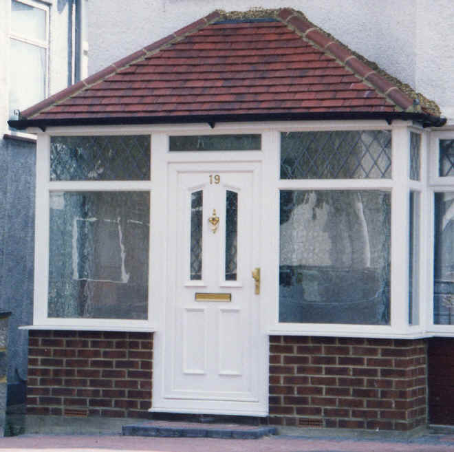 [5]  3.0m X 1.2m  links to bay window